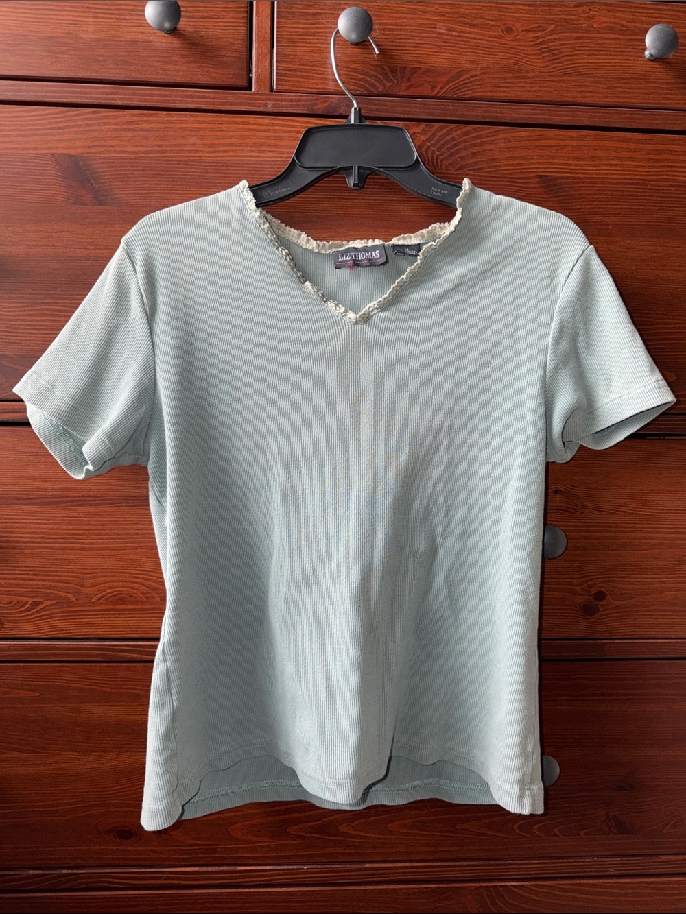 Vintage Liz Thomas Sage Green Ribbed V-Neck Short Sleeve Top | Size M
